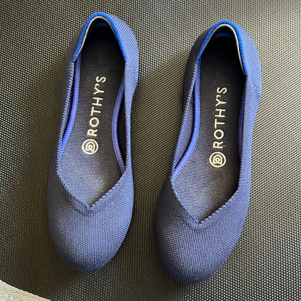 Maritime Lattice Rothys size 7 round toe. Navy blue color